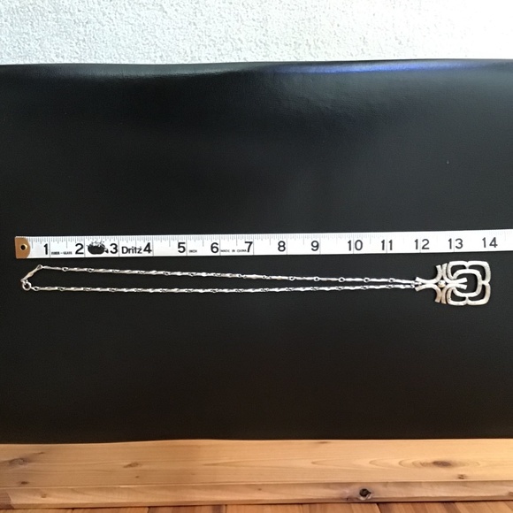 Avon Vintage Necklace Silver Tone Textured Pendant Groovy! - Picture 9 of 10